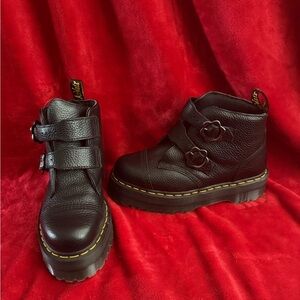 Dr. Martens airwair combat boots